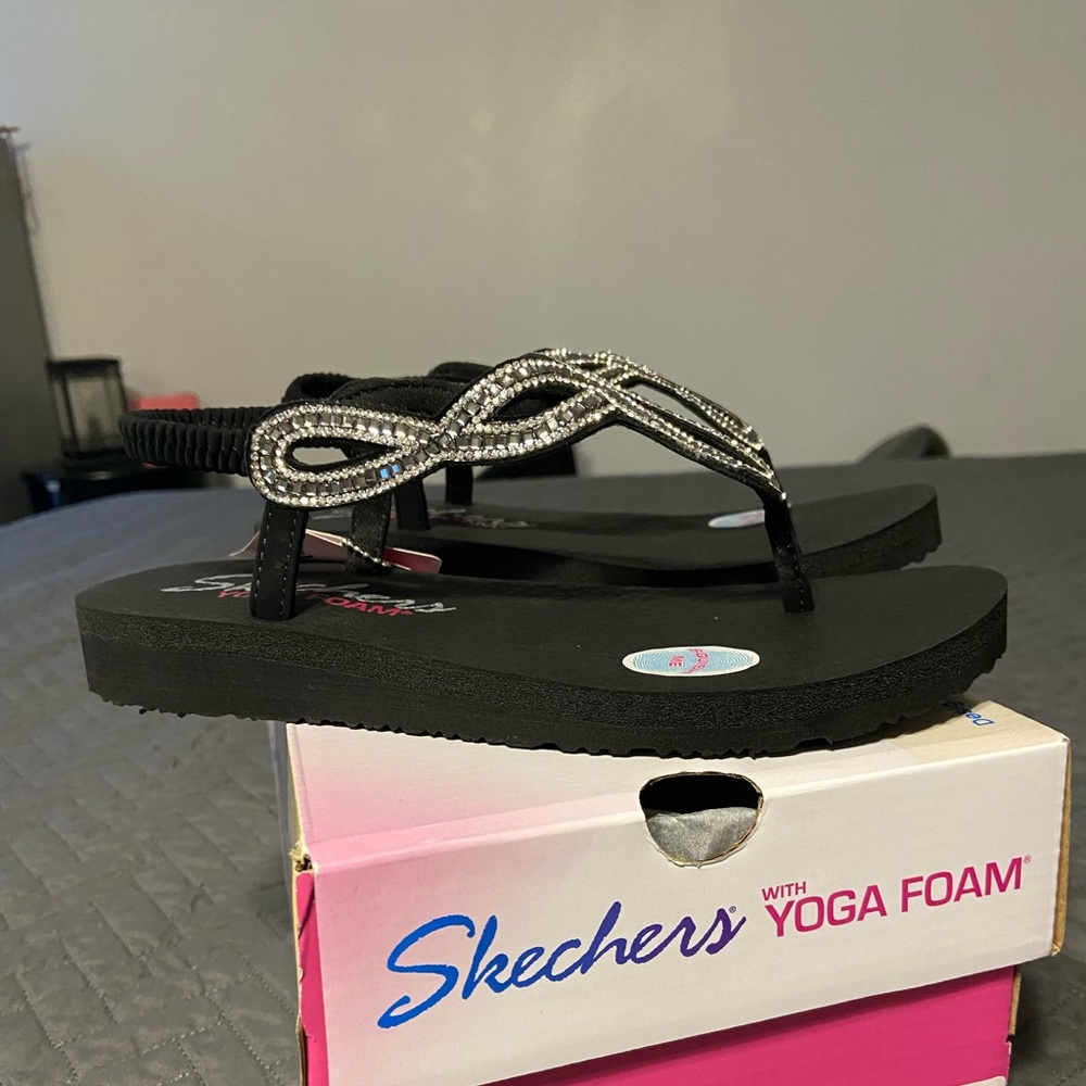 Skechers bling yoga foam sandals, size 5